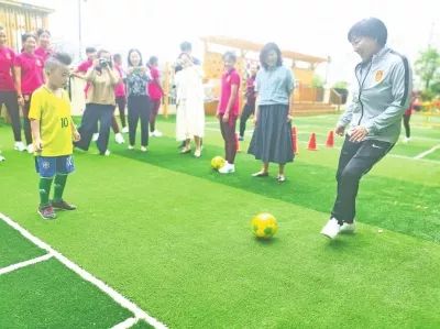 小学足球冠军的说说_中小学足球冠军_小学足球比赛冠军