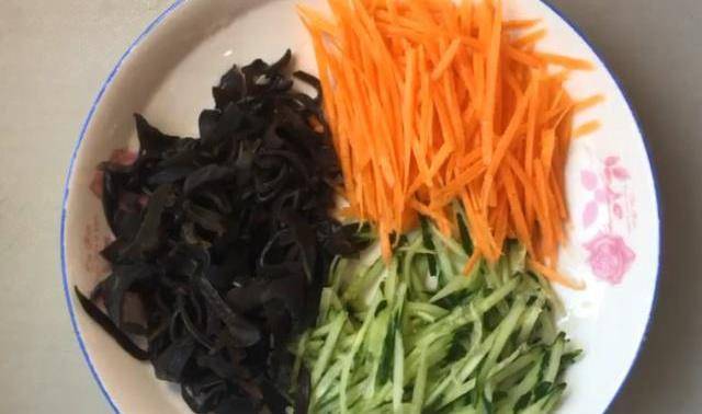 拌鸡可以加什么配菜_小鸡拌营养餐_拌鸡的调料