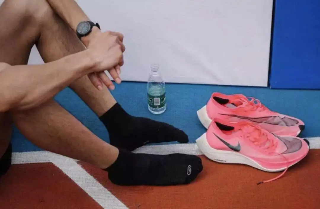 骚气运动鞋_骚粉鞋运动_nike骚粉鞋