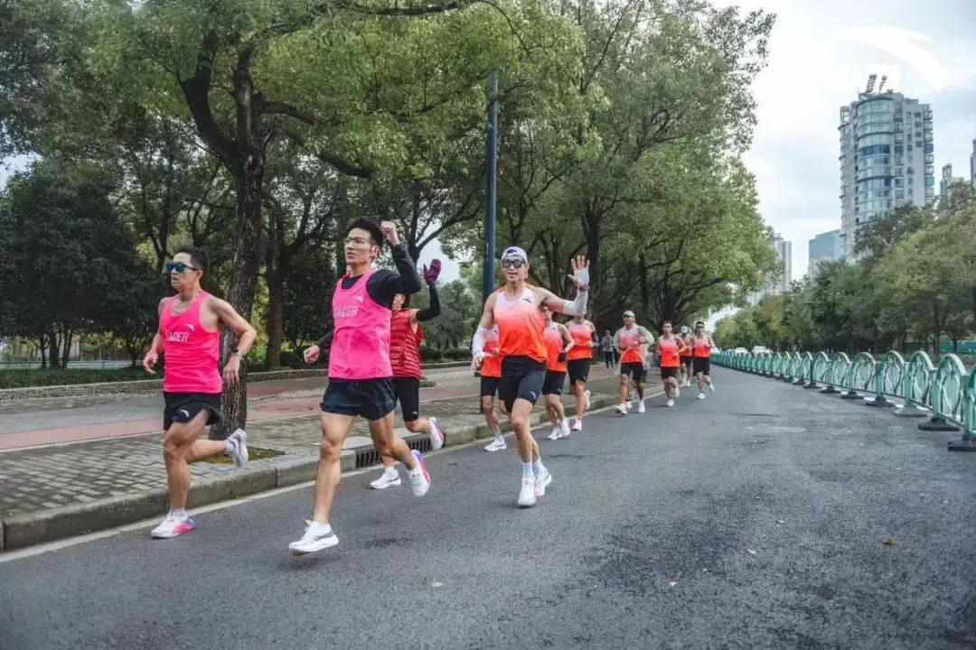 骚粉鞋运动_骚气运动鞋_nike骚粉鞋