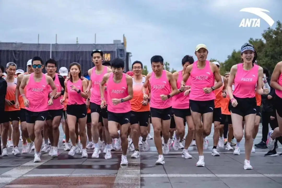 骚粉鞋运动_骚气运动鞋_nike骚粉鞋