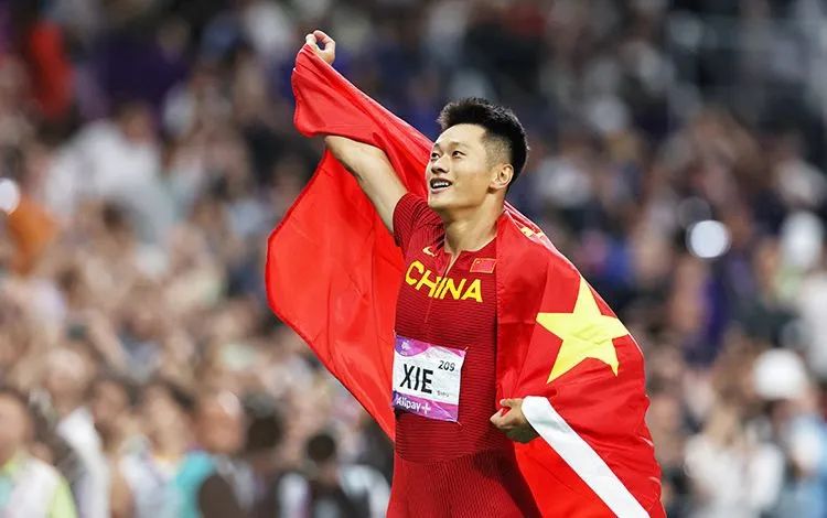 东京举重运动员_东京奥运会巩立姣夺冠视频_东京举重冠军巩立姣