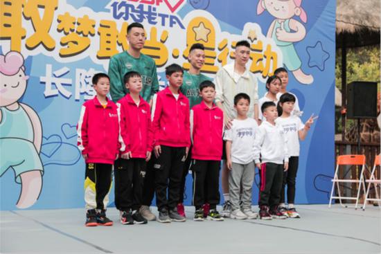 篮球扣篮冠军今年多少岁_今年的篮球扣篮冠军_篮球扣篮冠军今年有哪些