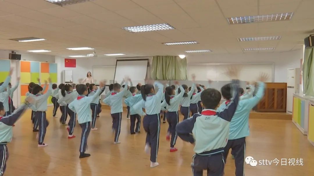 中学生形体训练视频_中学生形体课视频_形体操中学生