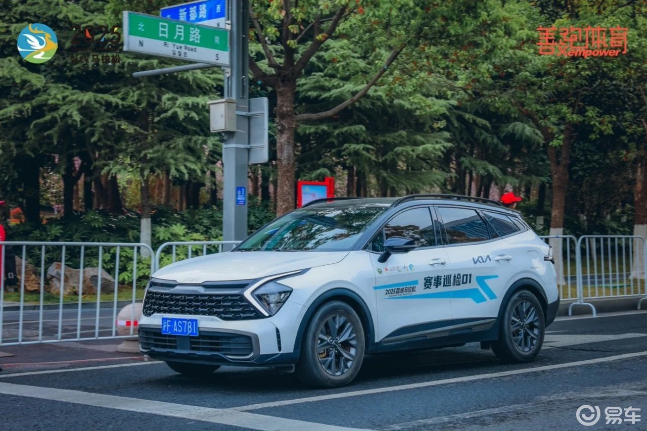 2025悦达起亚冠名盐城马拉松，明星车队全程护航